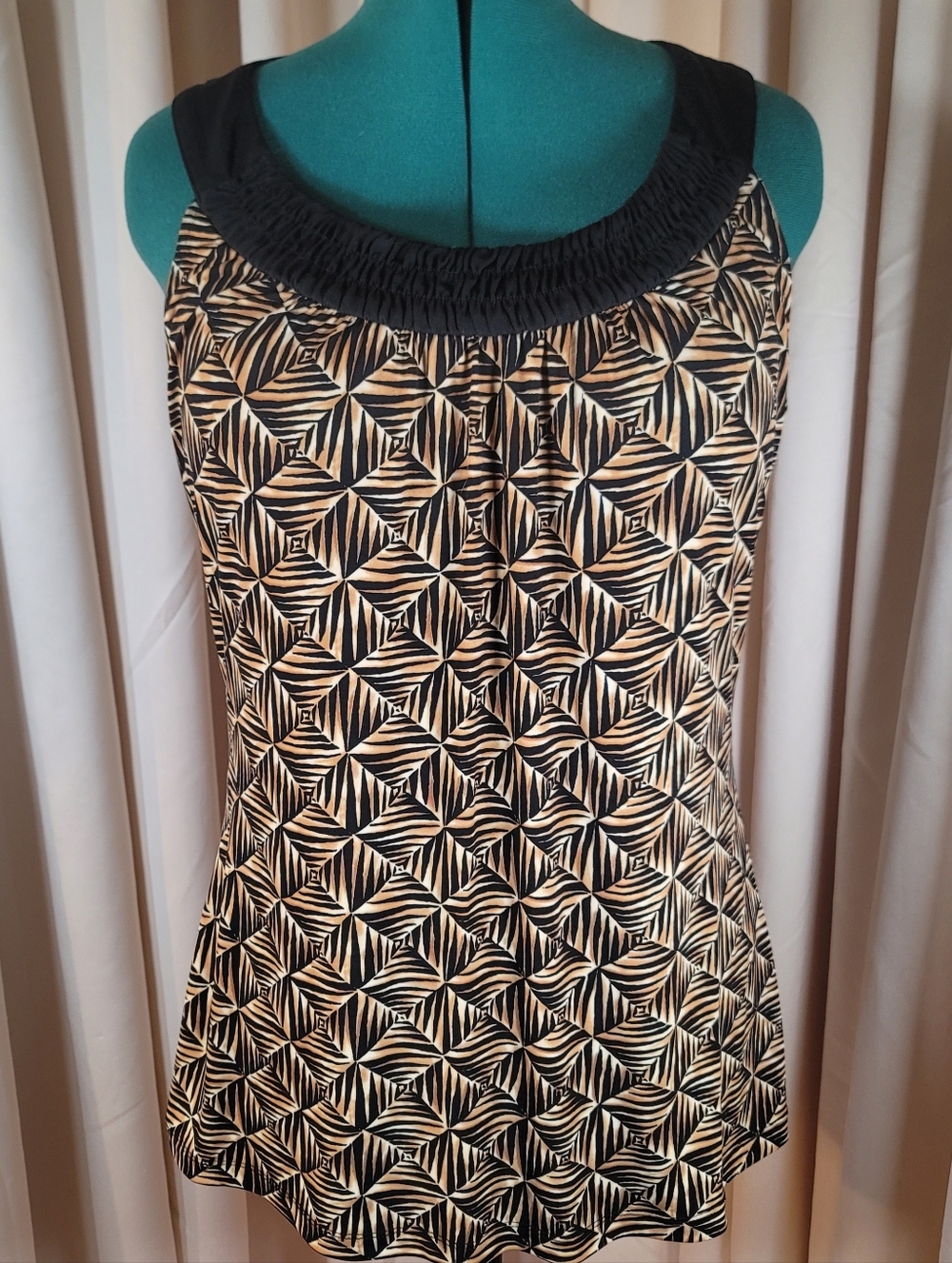 0925. EUC ~ Liz & Co. ~ Large ~ Sleeveless ~ Neck Detail ~